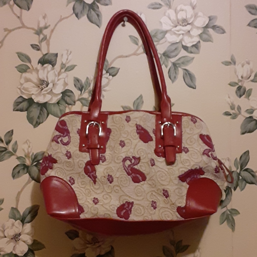 Okpta purse. Many compartments. Amazing condition.